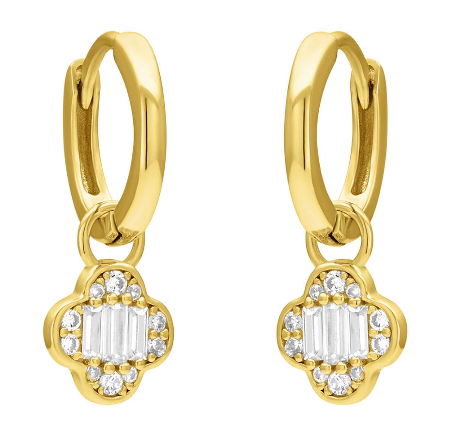 Darla Clover Gold Huggie